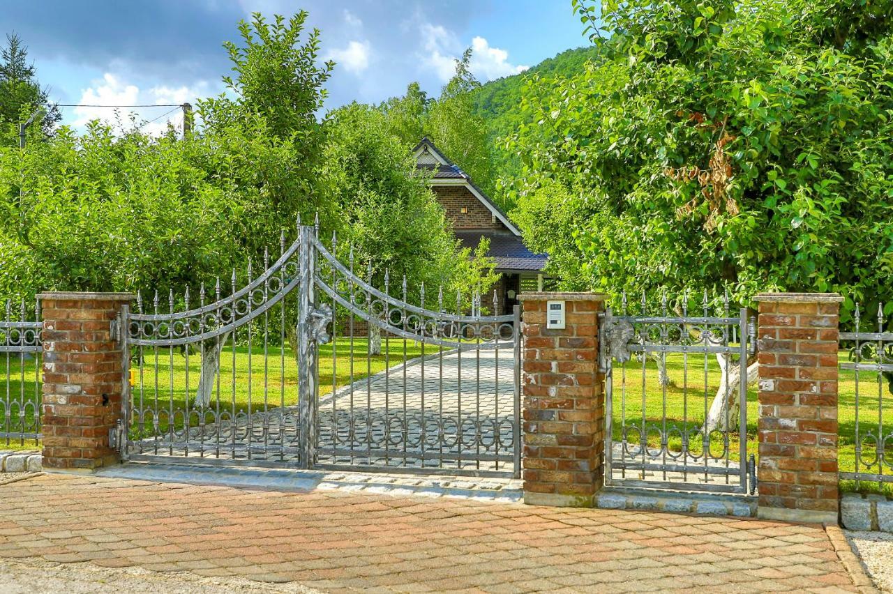 Holiday Home Villa Sara Bihac Exterior photo